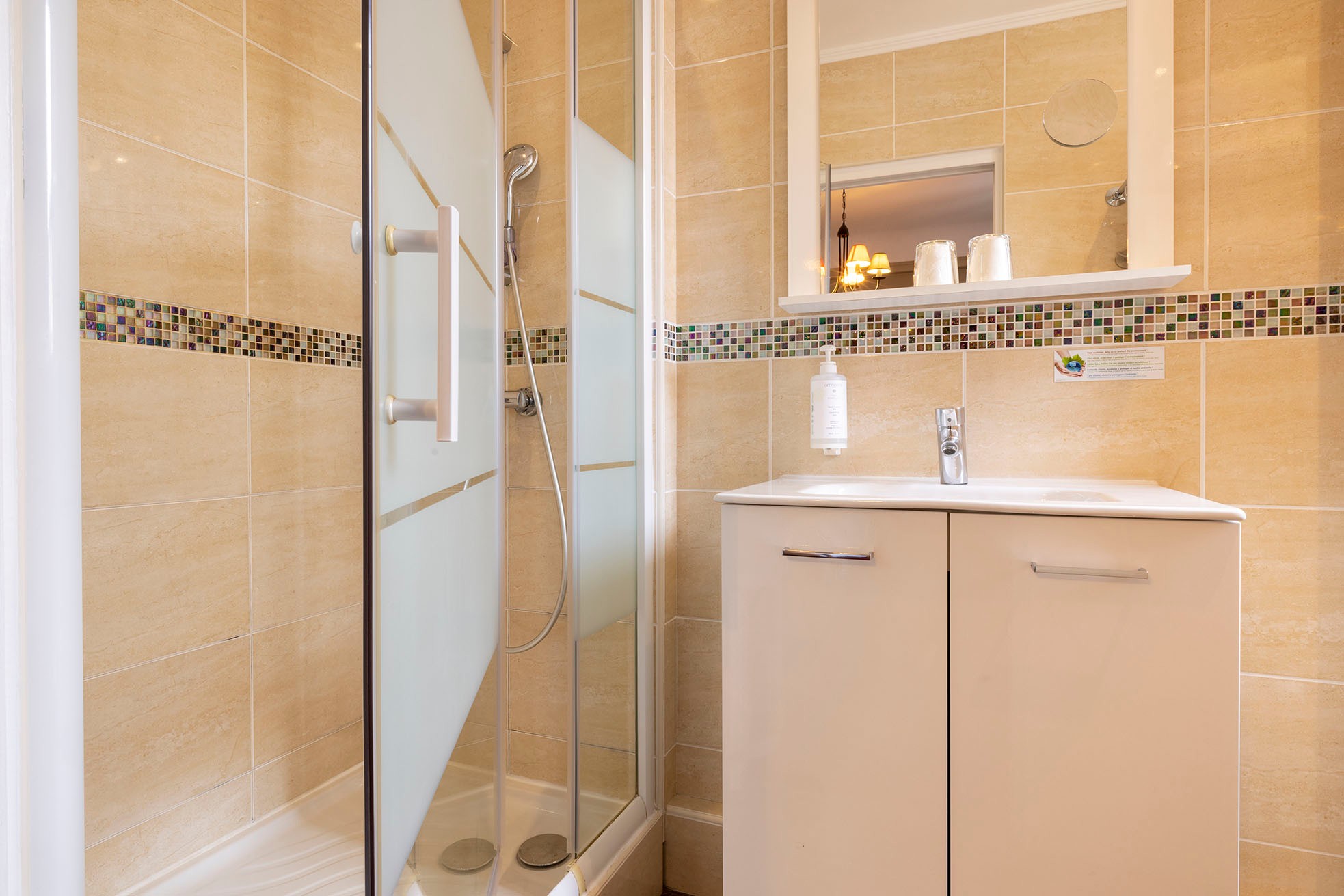 724/CHATILLON/Hotel/Chambres_/Sup_Triple/16A6170_Superieure_triple_-_Chatillon_Montparnasse_bd.jpg