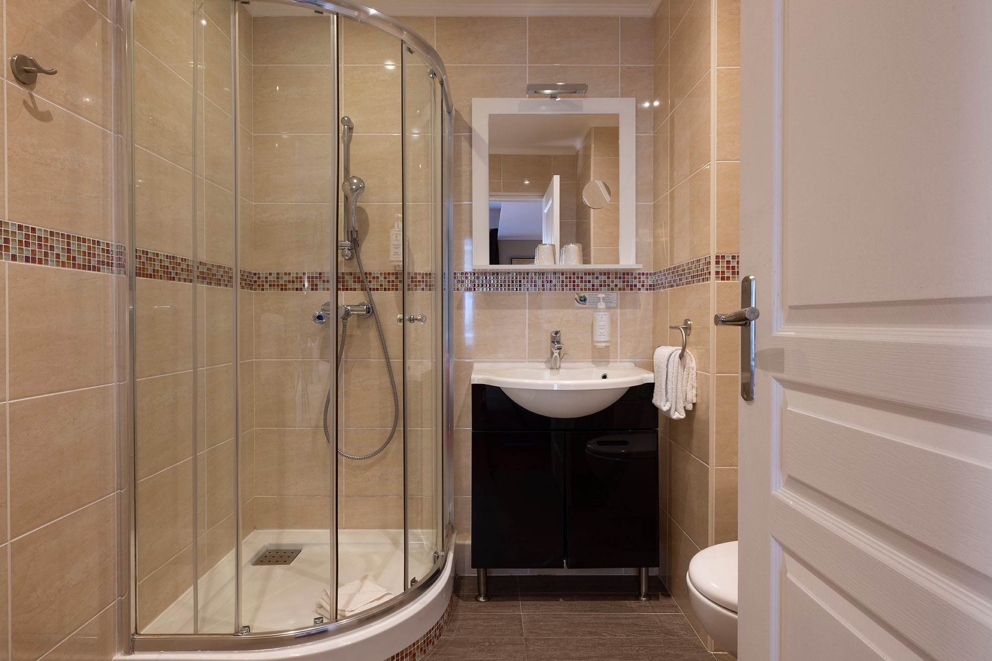 724/CHATILLON/Hotel/Chambres_/Tradition_Twin/16A6601_Tradition_Twin_-_Chatillon_Montparnasse_bd.jpg